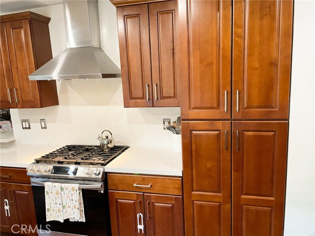 10016 Sophia Avenue, North Hills CA: https://media.crmls.org/medias/56d2074f-b847-4ddd-b811-6eae016a3dd9.jpg