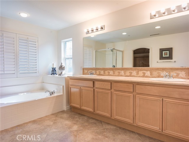 1230 Cantania Drive, Redlands CA: https://media.crmls.org/medias/56d23604-9037-4ce0-8d6d-e768b803dc38.jpg