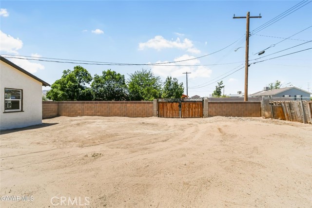 203 E Avenue P4, Palmdale CA: https://media.crmls.org/medias/56d5f245-c697-4673-b769-9747a362464d.jpg