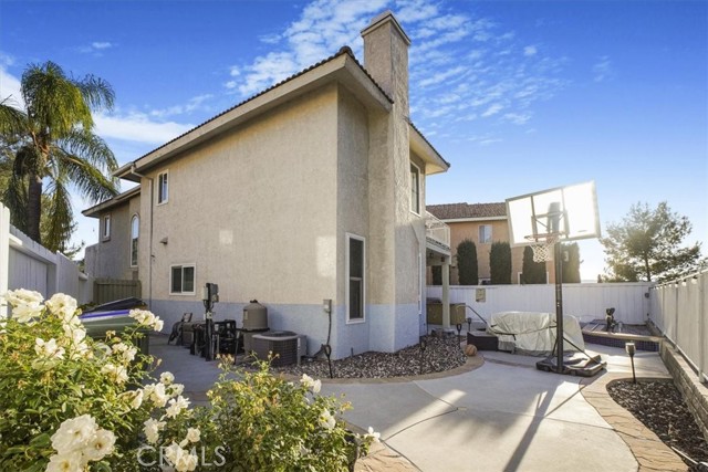 18612 Hilton Court, Canyon Country CA: https://media.crmls.org/medias/56d693d0-31c4-4e60-85c6-57b156ff0453.jpg
