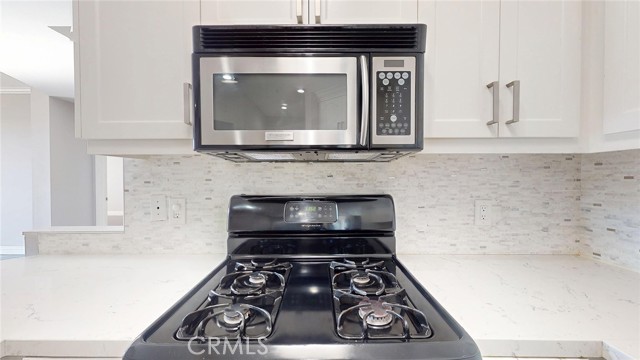 Detail Gallery Image 10 of 30 For 12407 Moorpark #301,  Studio City,  CA 91604 - 2 Beds | 2/1 Baths