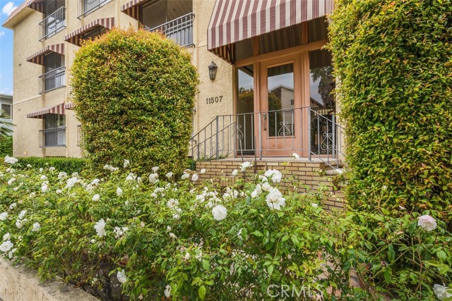 Detail Gallery Image 2 of 15 For 11507 Moorpark St #206,  Studio City,  CA 91602 - 1 Beds | 1 Baths