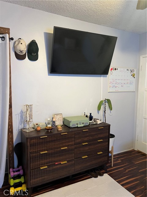 9312 Garden View Avenue, South Gate CA: https://media.crmls.org/medias/56d960dc-6f98-46c2-a7ed-49b6863dd641.jpg