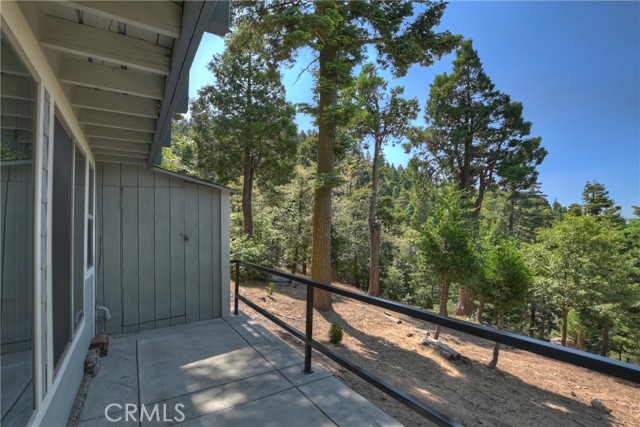 1040 Mile High Road, Twin Peaks CA: https://media.crmls.org/medias/56daffb7-b032-465b-8cb1-2c72693a2ef7.jpg