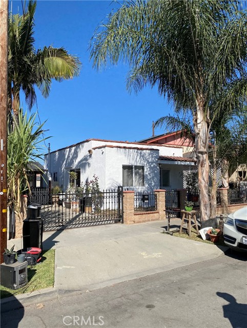 2033 W Burnett Street, Long Beach CA: https://media.crmls.org/medias/56db0e11-3b6a-4369-bb7f-4314e84d4885.jpg