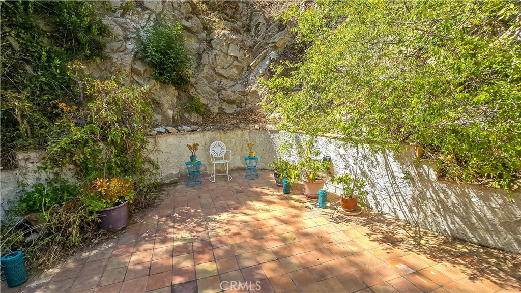 https://media.crmls.org/medias/56db5061-362c-4708-aacf-373132470a7e.jpg?preset=X-Large