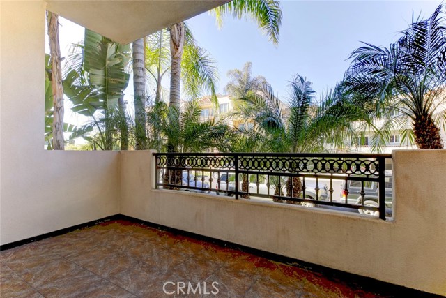 Detail Gallery Image 12 of 32 For 556 E Palm Ave #102,  Burbank,  CA 91501 - 3 Beds | 3 Baths