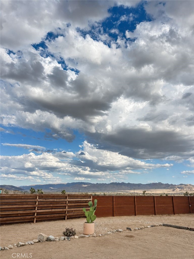https://media.crmls.org/medias/56dbe28f-064c-4984-bbfb-bb30bf5ba5d8.jpg?preset=X-Large