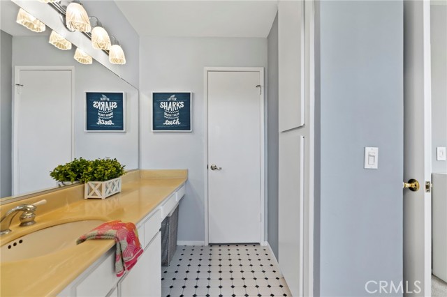 Secondary Full Bathroom with Storage