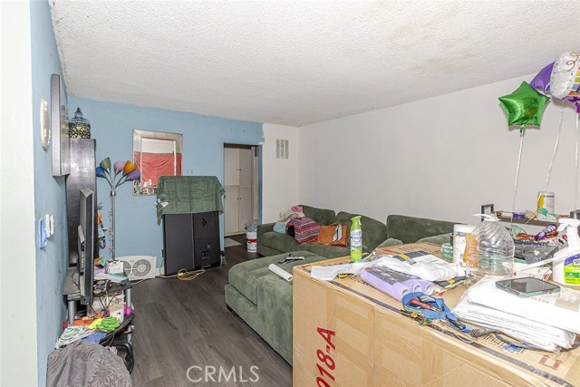 12401 Archwood Street, North Hollywood CA: https://media.crmls.org/medias/56dca2ae-d7eb-406b-bacf-a0542393b647.jpg