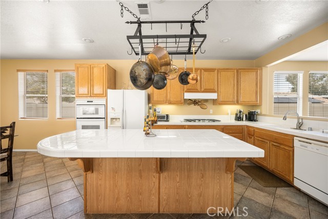 Detail Gallery Image 12 of 32 For 833 W Orange Heights, Corona,  CA 92882 - 5 Beds | 3/1 Baths