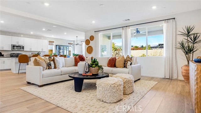 Detail Gallery Image 2 of 21 For 65199 Avenida De Nuves, Desert Hot Springs,  CA 92240 - 5 Beds | 3 Baths