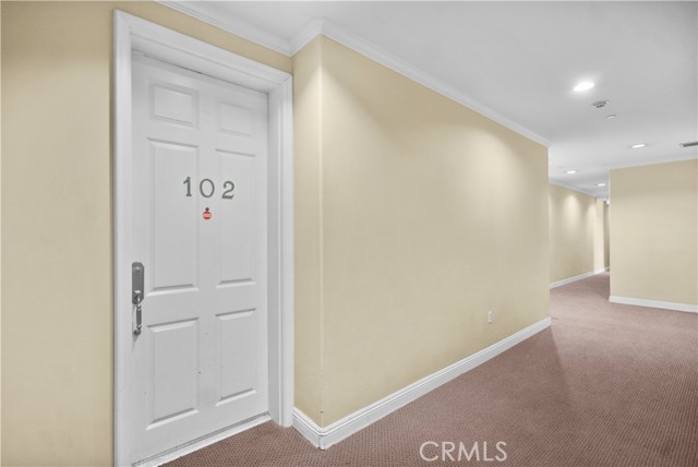 Detail Gallery Image 6 of 25 For 143 N Arnaz Dr #102,  Beverly Hills,  CA 90211 - 3 Beds | 2/1 Baths