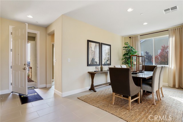 Detail Gallery Image 2 of 26 For 448 Barrett Ln, Los Banos,  CA 93635 - 4 Beds | 3 Baths