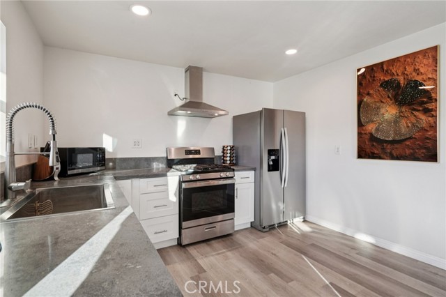 Detail Gallery Image 10 of 63 For 56676 Sunset Dr, Yucca Valley,  CA 92284 - 4 Beds | 2/1 Baths