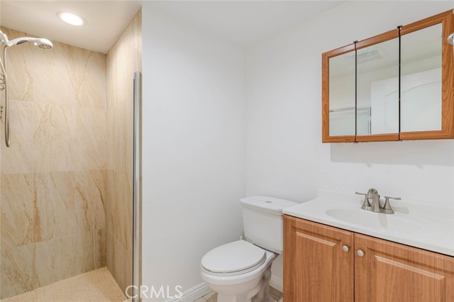 Detail Gallery Image 6 of 14 For 11246 Saticoy, Sun Valley,  CA 91352 - 2 Beds | 2 Baths