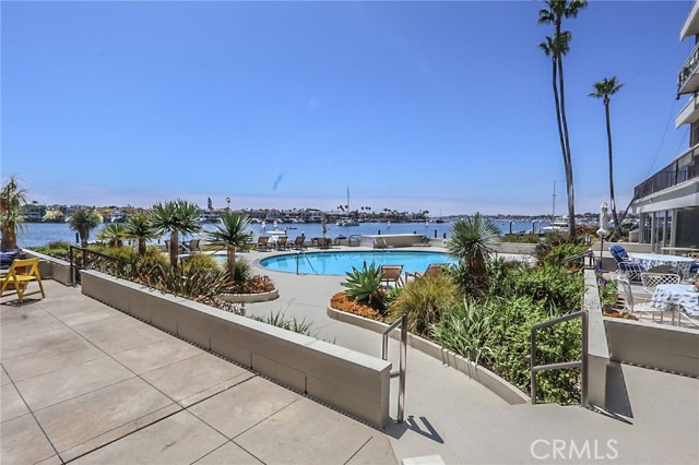2525 Ocean Boulevard, Corona del Mar CA: https://media.crmls.org/medias/56df4adf-1d44-4c28-9a91-e3f9aa2bc641.jpg