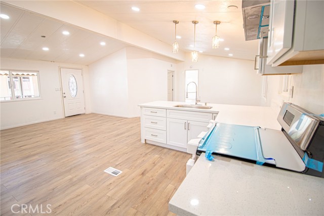 Detail Gallery Image 6 of 26 For 3524 E Avenue R #202,  Palmdale,  CA 93550 - 3 Beds | 2 Baths