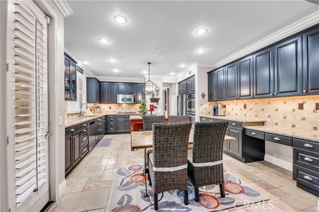 Detail Gallery Image 16 of 75 For 42449 Wyandotte St, Temecula,  CA 92592 - 5 Beds | 4 Baths