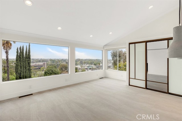 11354 Sunshine Terrace, Studio City CA: https://media.crmls.org/medias/56e00617-9d5e-4b51-a204-71371a0f428e.jpg