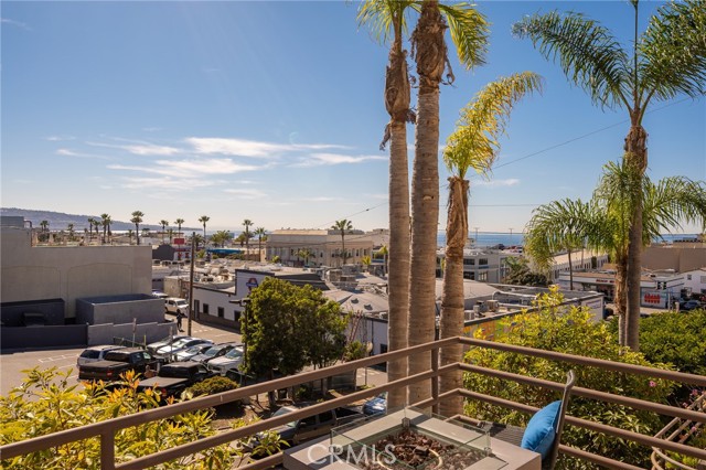 1401 Manhattan Ave, Hermosa Beach, California 90254, 4 Bedrooms Bedrooms, ,2 BathroomsBathrooms,Residential,Sold,Manhattan Ave,SB22023930