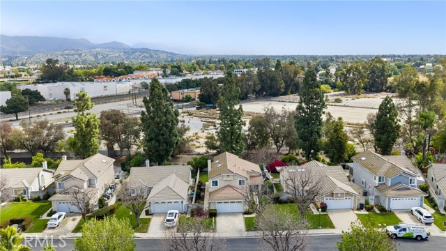 831 Arbor Cir, La Verne CA: https://media.crmls.org/medias/56e0db19-315d-4c98-a2a6-fc72556d76d0.jpg