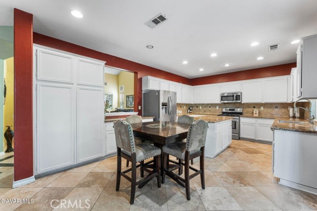 Detail Gallery Image 11 of 40 For 4103 W Avenue J3, Lancaster,  CA 93536 - 5 Beds | 3 Baths