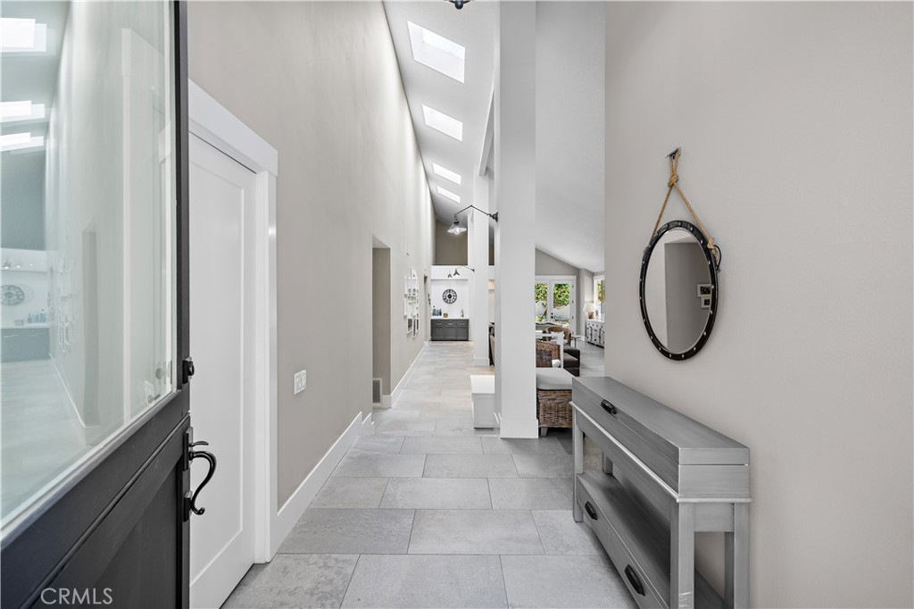 MLS #OC25155566 img 4