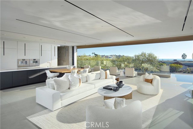 2460 Monaco Drive, Laguna Beach CA: https://media.crmls.org/medias/56e32927-68c9-4bd8-98e4-3fa4f93828b5.jpg