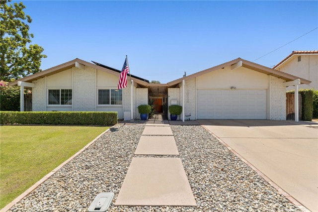 Detail Gallery Image 4 of 60 For 2924 Elm St, Bakersfield,  CA 93301 - 4 Beds | 2 Baths