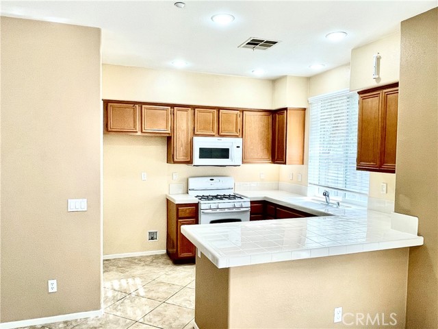 Detail Gallery Image 3 of 22 For 25251 Windy Cove #1,  Murrieta,  CA 92562 - 2 Beds | 2/1 Baths