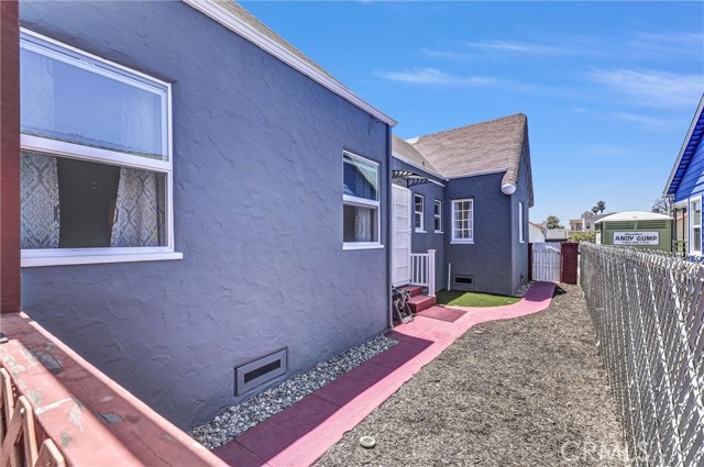 2850 S Norton Ave, Los Angeles CA: https://media.crmls.org/medias/56e4c833-8e82-4099-a17e-bcfd0f75e71f.jpg