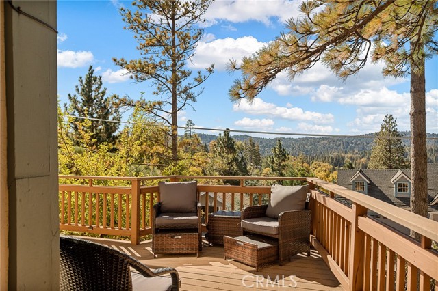 Detail Gallery Image 4 of 47 For 27808 Alpen, Lake Arrowhead,  CA 92352 - 4 Beds | 3/1 Baths