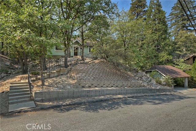 Detail Gallery Image 4 of 49 For 26690 Thunderbird Dr, Lake Arrowhead,  CA 92352 - 3 Beds | 3/1 Baths