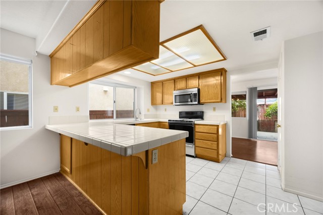 3631 Snowdrift Drive, Riverside CA: https://media.crmls.org/medias/56e5f622-0762-4770-b21a-b4446c7de463.jpg