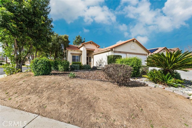 Detail Gallery Image 2 of 15 For 15705 Navaja Cir, Moreno Valley,  CA 92551 - 4 Beds | 2 Baths