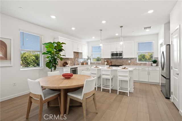 9341 Via Azul, Pico Rivera CA: https://media.crmls.org/medias/56e6ee24-3720-4510-b2f1-63e448b3dfdf.jpg