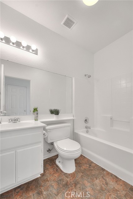 13207 Eastview, Victorville CA: https://media.crmls.org/medias/56e78cd5-563e-4fa2-8d94-8f0cb21f0a14.jpg