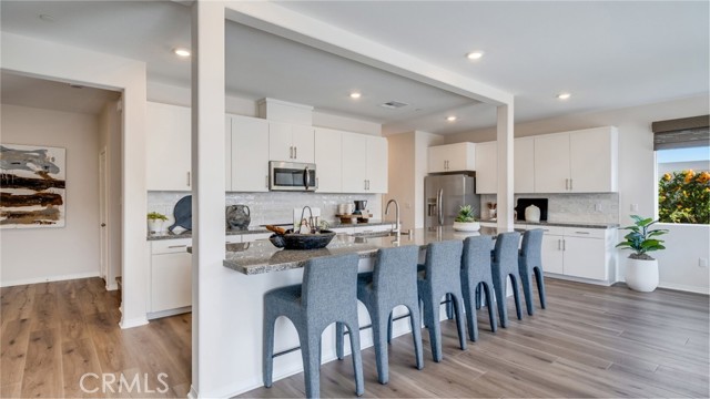 Detail Gallery Image 2 of 25 For 2392 Peach Tree Ln, Perris,  CA 92570 - 5 Beds | 3/1 Baths