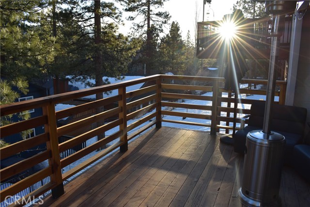 LARGE DECK OFF LIVING ROOM