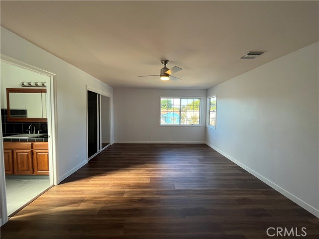 Detail Gallery Image 17 of 22 For 7522 Balcom, Reseda,  CA 91335 - 4 Beds | 3 Baths