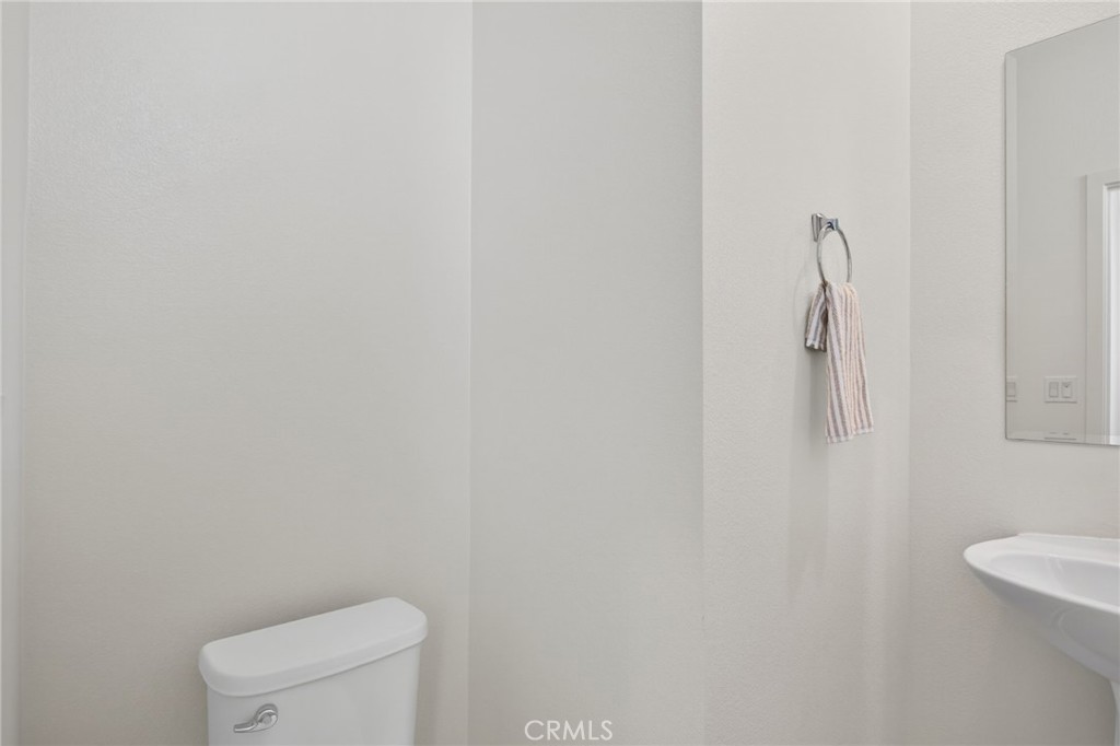 https://media.crmls.org/medias/56ea7454-2966-4ce4-bbc8-6a8ea815344e.jpg?preset=X-Large