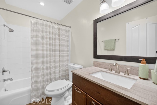 Detail Gallery Image 31 of 36 For 5240 Yarmouth, Encino,  CA 91316 - 3 Beds | 2/1 Baths