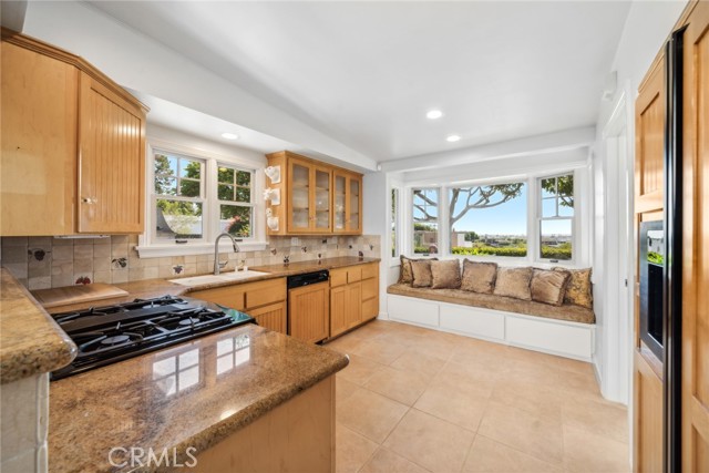 Detail Gallery Image 13 of 31 For 707 Malabar Dr, Corona Del Mar,  CA 92625 - 3 Beds | 2 Baths