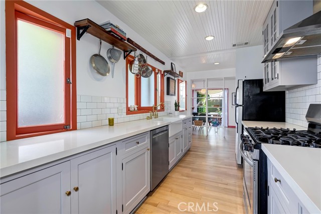 Detail Gallery Image 65 of 72 For 532 Rialto Ave, Venice,  CA 90291 - 3 Beds | 2 Baths