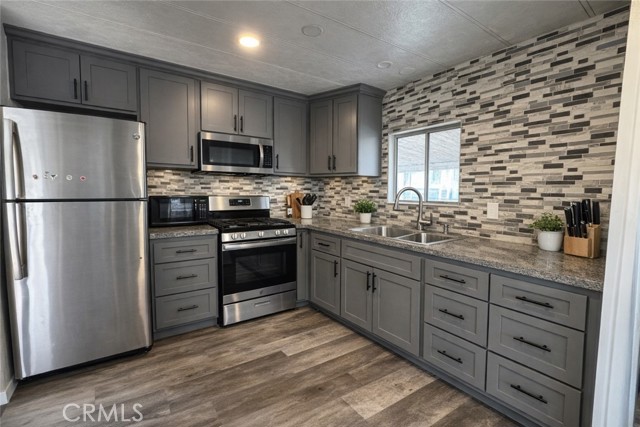 Detail Gallery Image 2 of 7 For 16600 Orange Ave #77,  Paramount,  CA 90723 - 3 Beds | 2 Baths