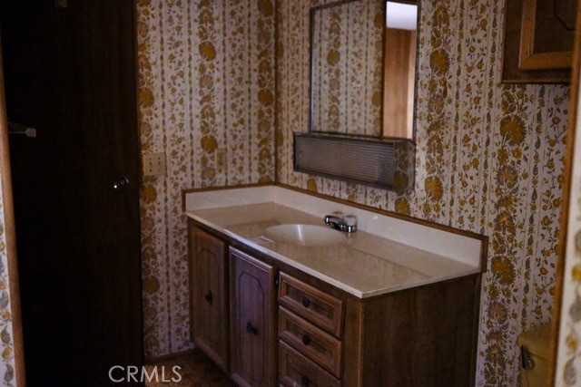 https://media.crmls.org/medias/56ecf9ef-9aee-46d1-8a07-affe818256e1.jpg?preset=X-Large