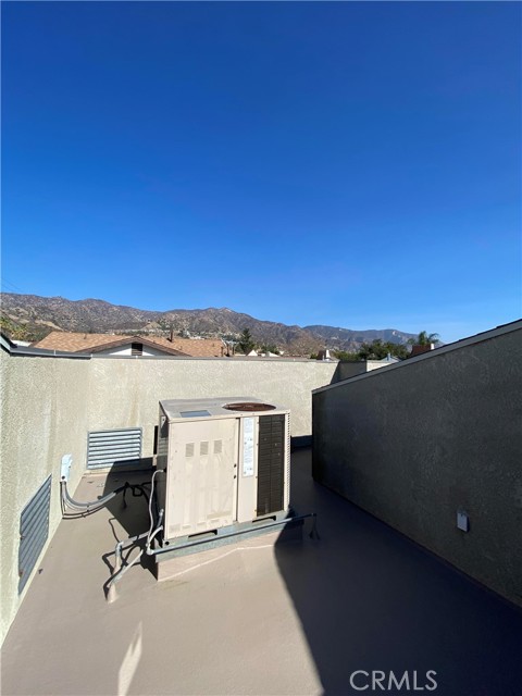 Detail Gallery Image 8 of 10 For 621 E Olive Ave #106,  Burbank,  CA 91501 - 3 Beds | 3 Baths