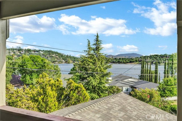 Detail Gallery Image 2 of 52 For 18528 North Shore Dr, Hidden Valley Lake,  CA 95467 - 3 Beds | 3 Baths