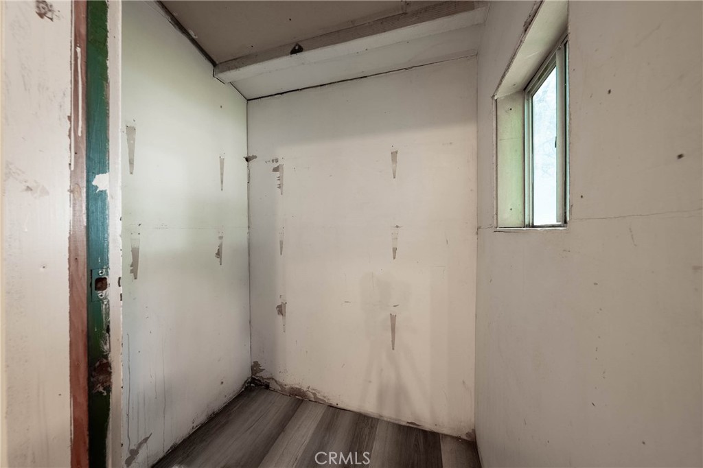 https://media.crmls.org/medias/56eeb7c5-4cda-4813-9eb1-fbcf1851feb6.jpg?preset=X-Large